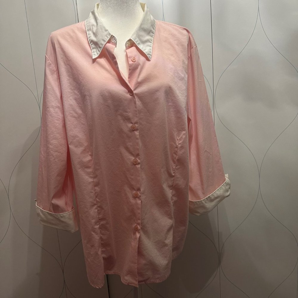 Avenue Shaped Fit Button Front Stretch Collared Top Women's Plus Size 26/28